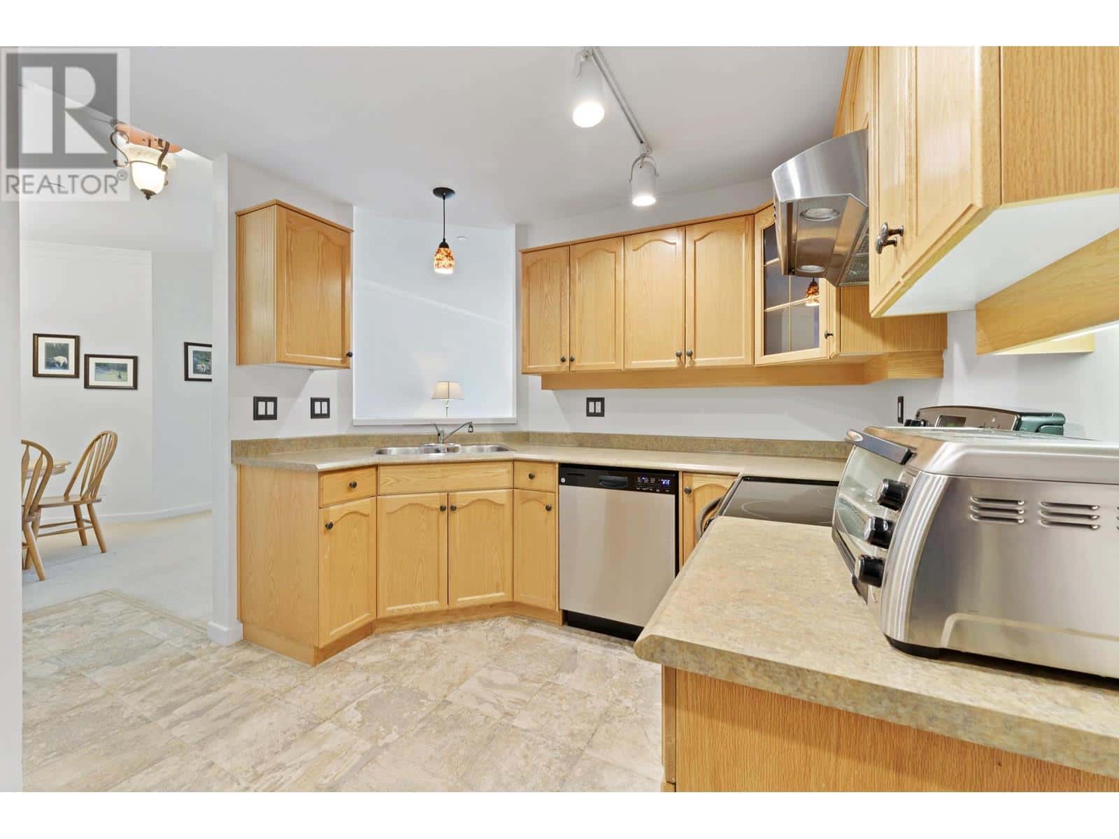 306 12464 191B STREET — Pitt Meadows, British Columbia - Photo 3 of 34