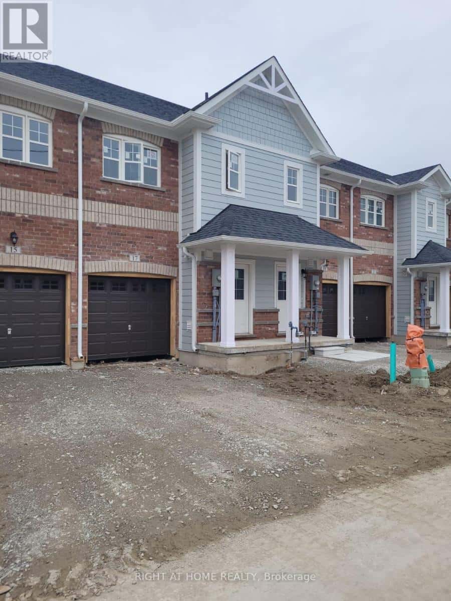 17 RAVENSCRAIG PLACE — Innisfil (Cookstown), Ontario - Photo 2 of 33