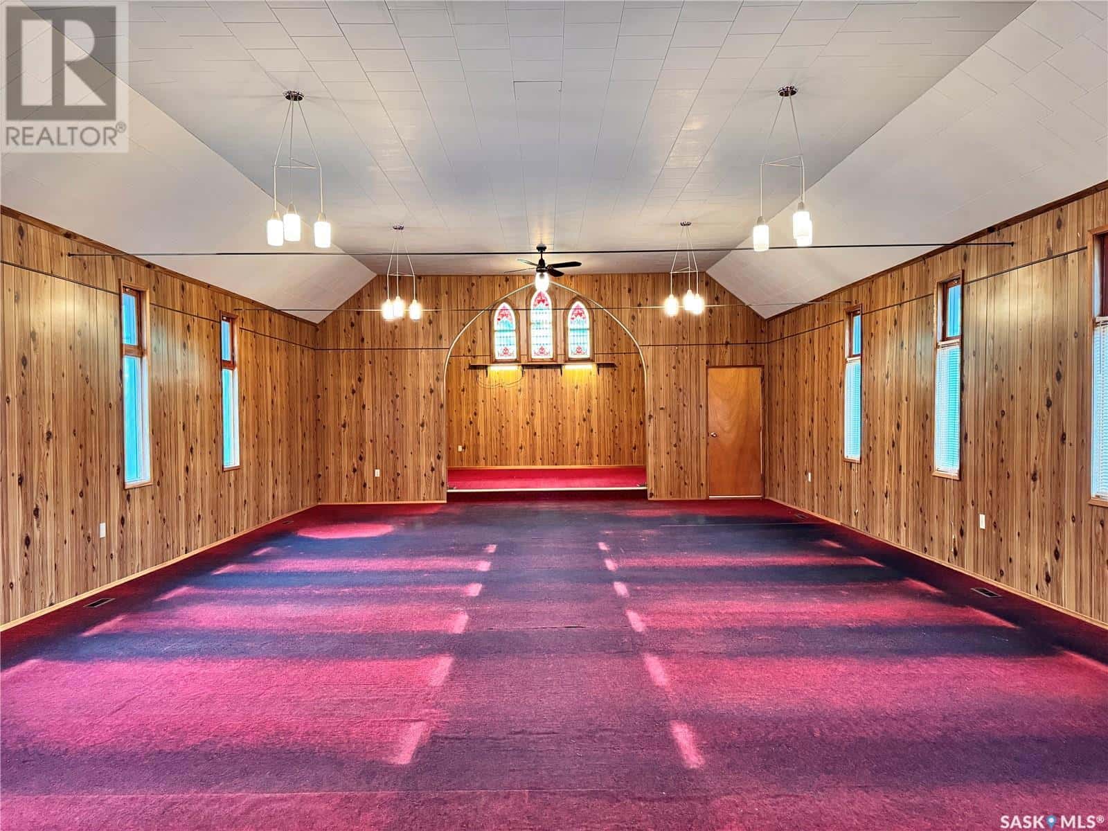 211 1st STREET W — Wynyard, Saskatchewan - Photo 2 of 20