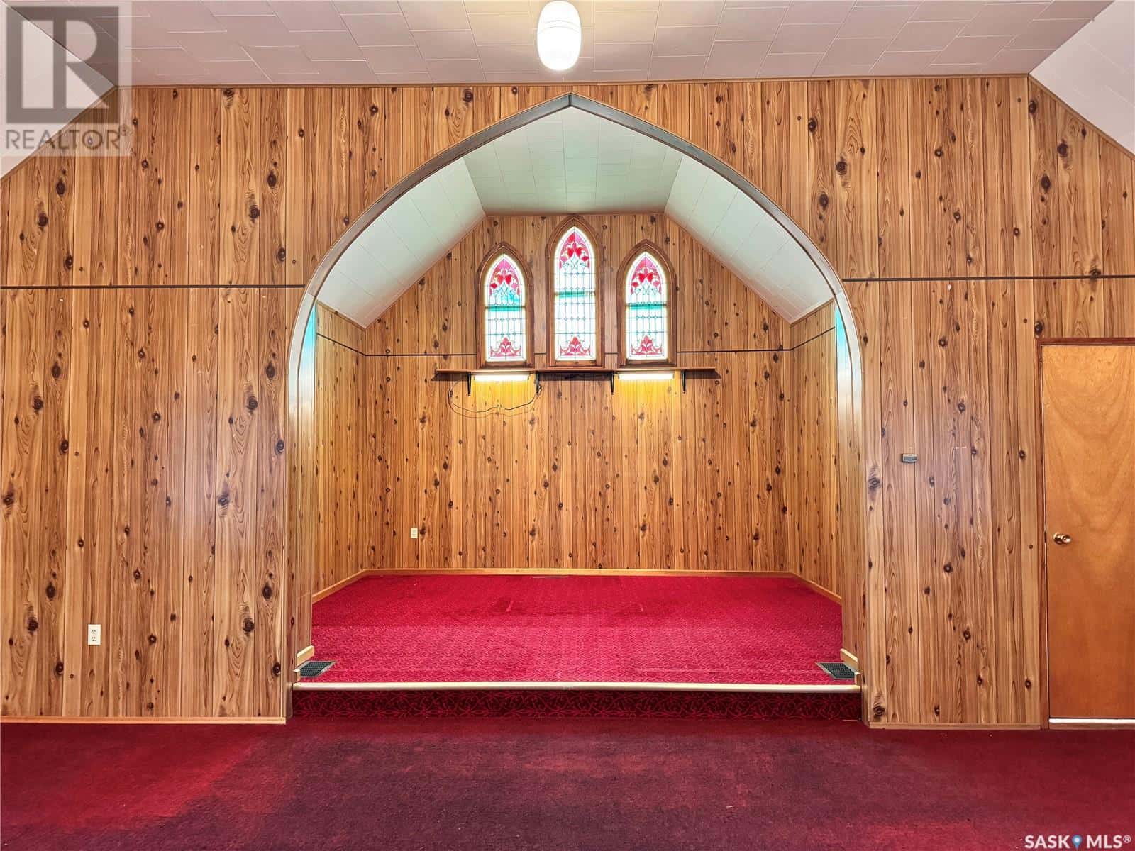 211 1st STREET W — Wynyard, Saskatchewan - Photo 4 of 20