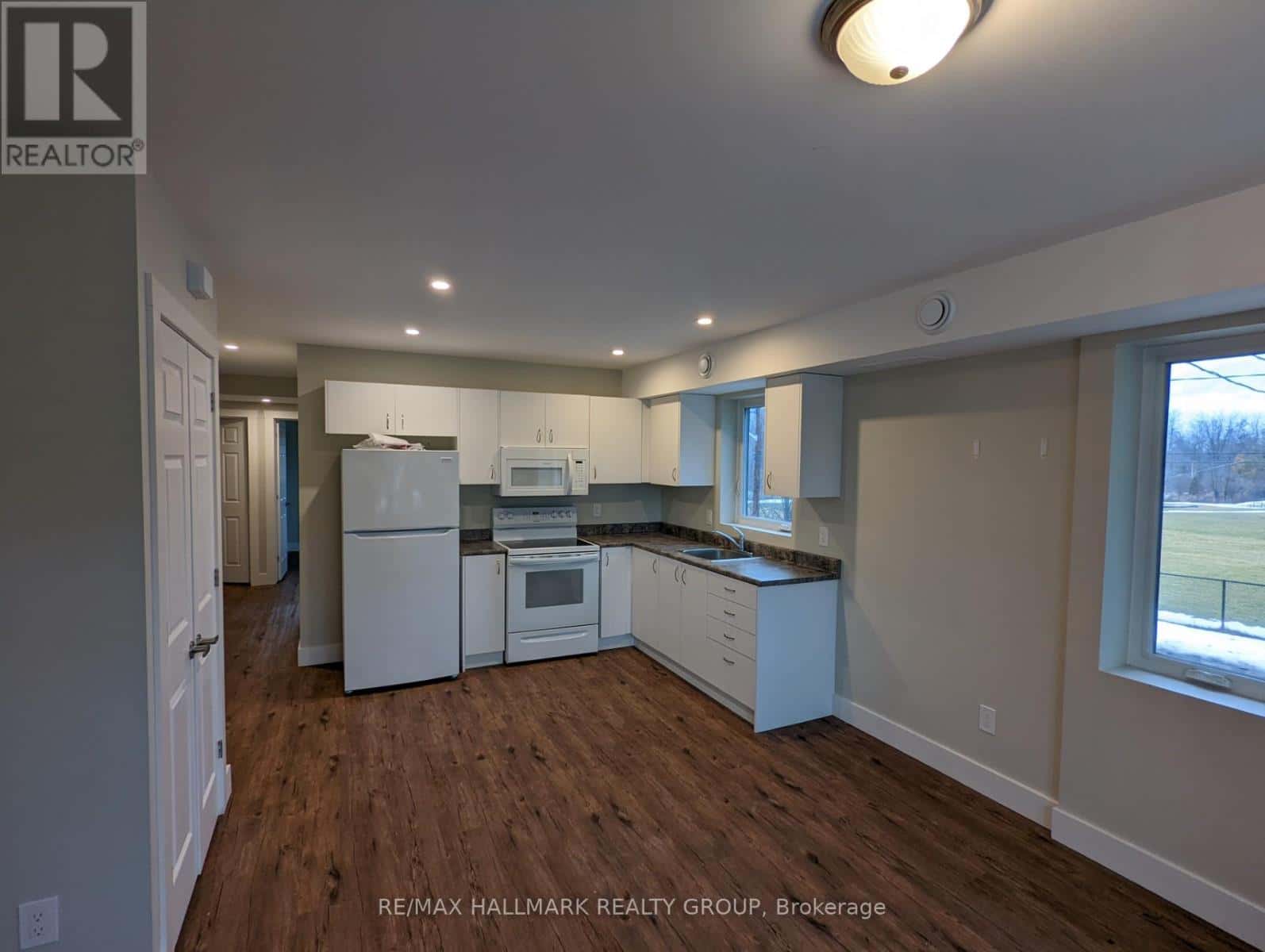 100 WELLAND STREET — Perth, Ontario - Photo 2 of 7