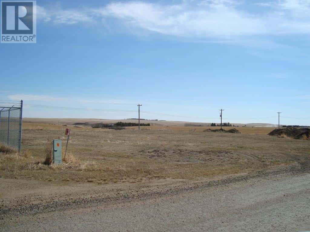 207,209 Main Street — Trochu, Alberta - Photo 4 of 19