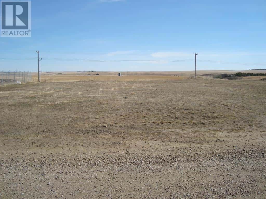 207,209 Main Street — Trochu, Alberta - Photo 5 of 19