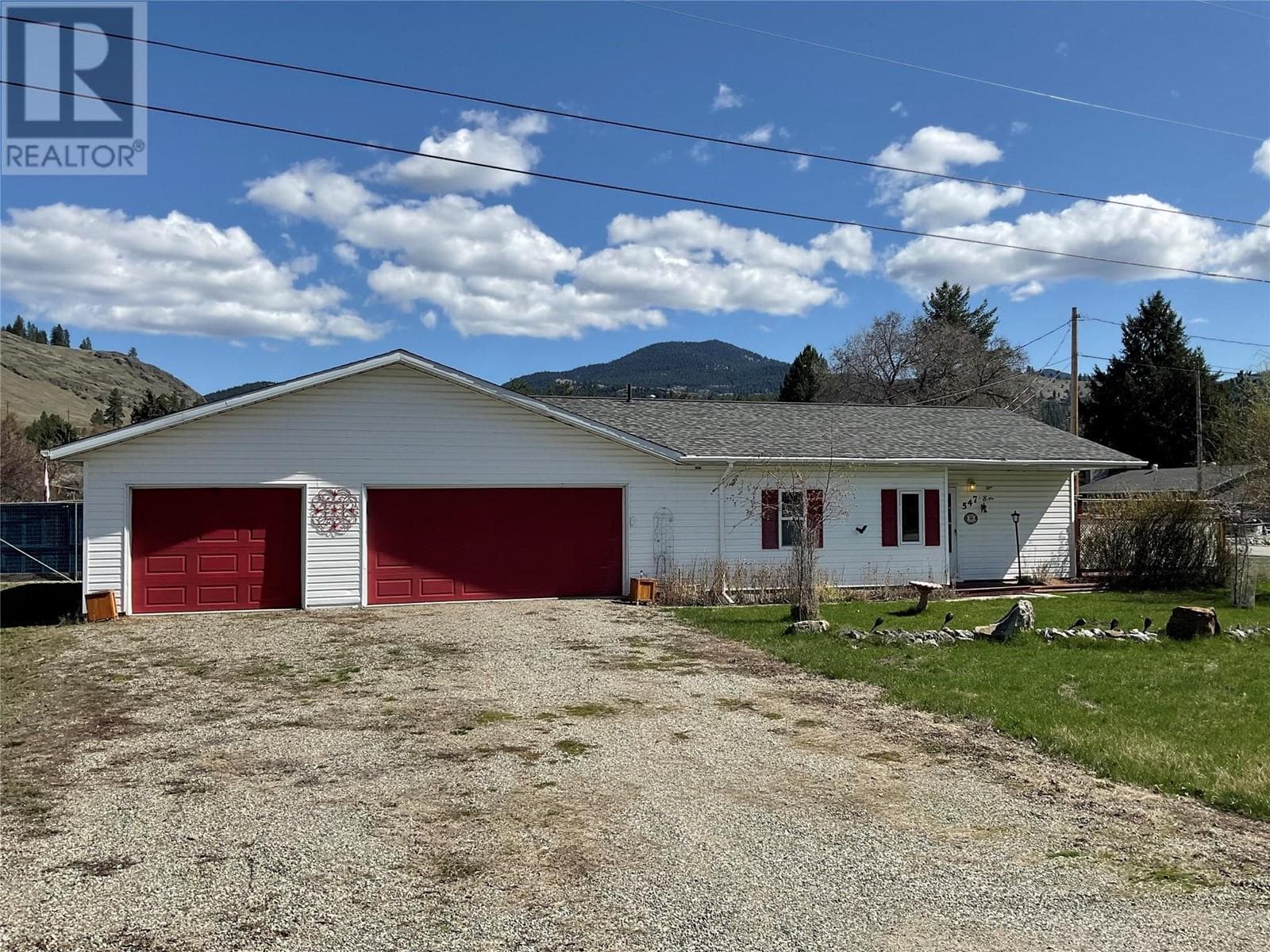 547 Eighth Avenue — Midway, British Columbia - Main photo