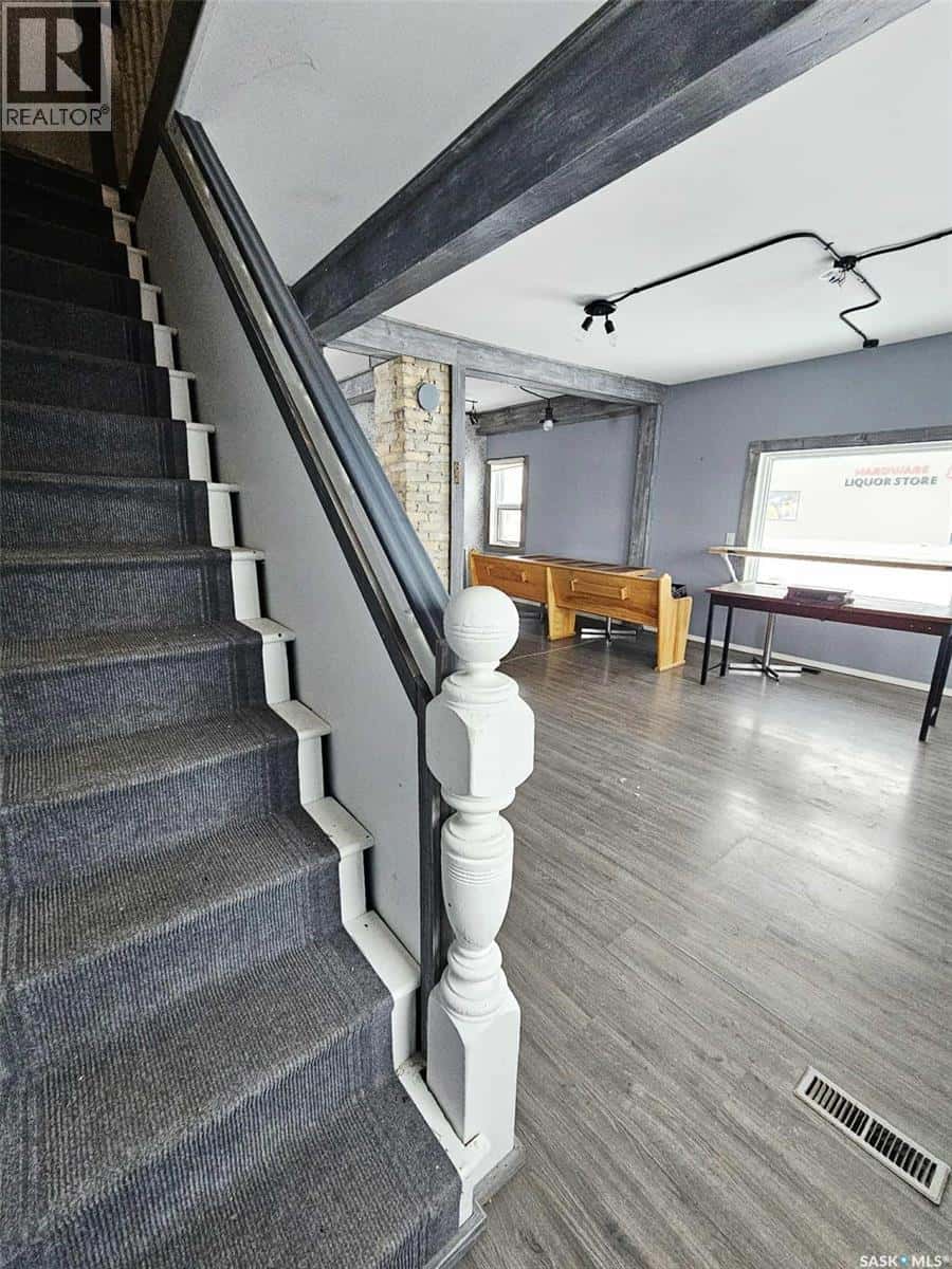 702 Main STREET — Broadview, Saskatchewan - Photo 2 of 43