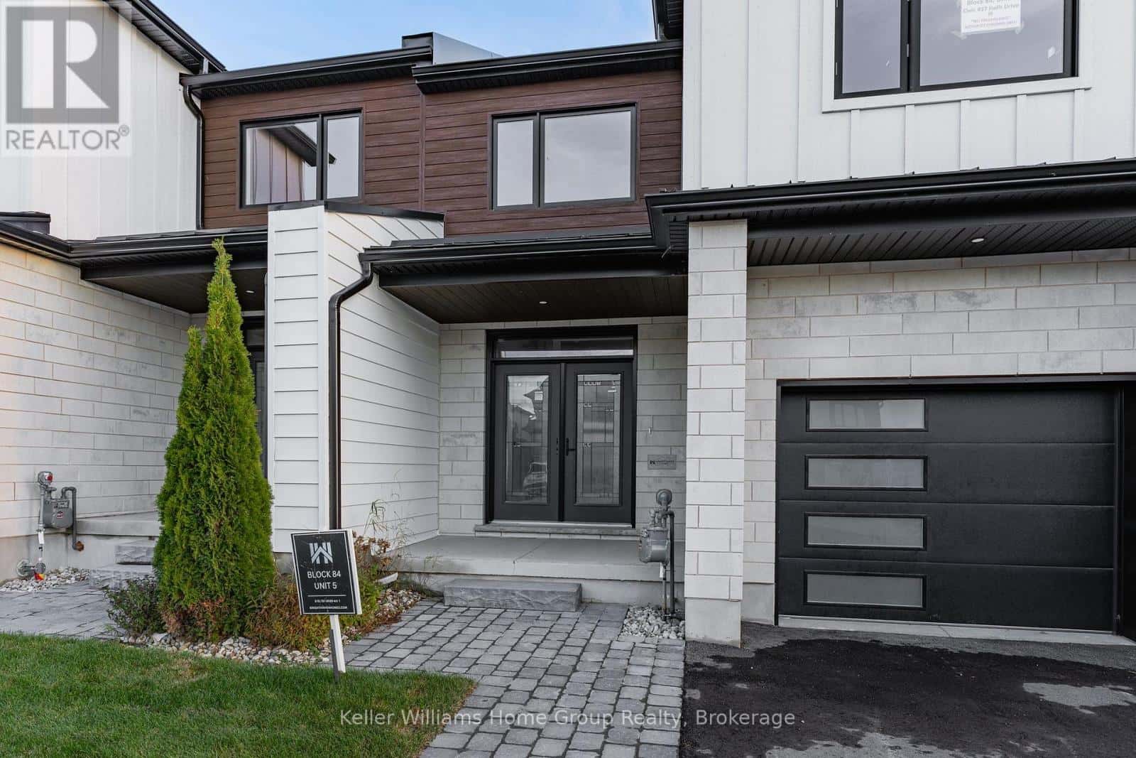 35 HALLS DRIVE — Centre Wellington (Elora/Salem), Ontario - Photo 2 of 50