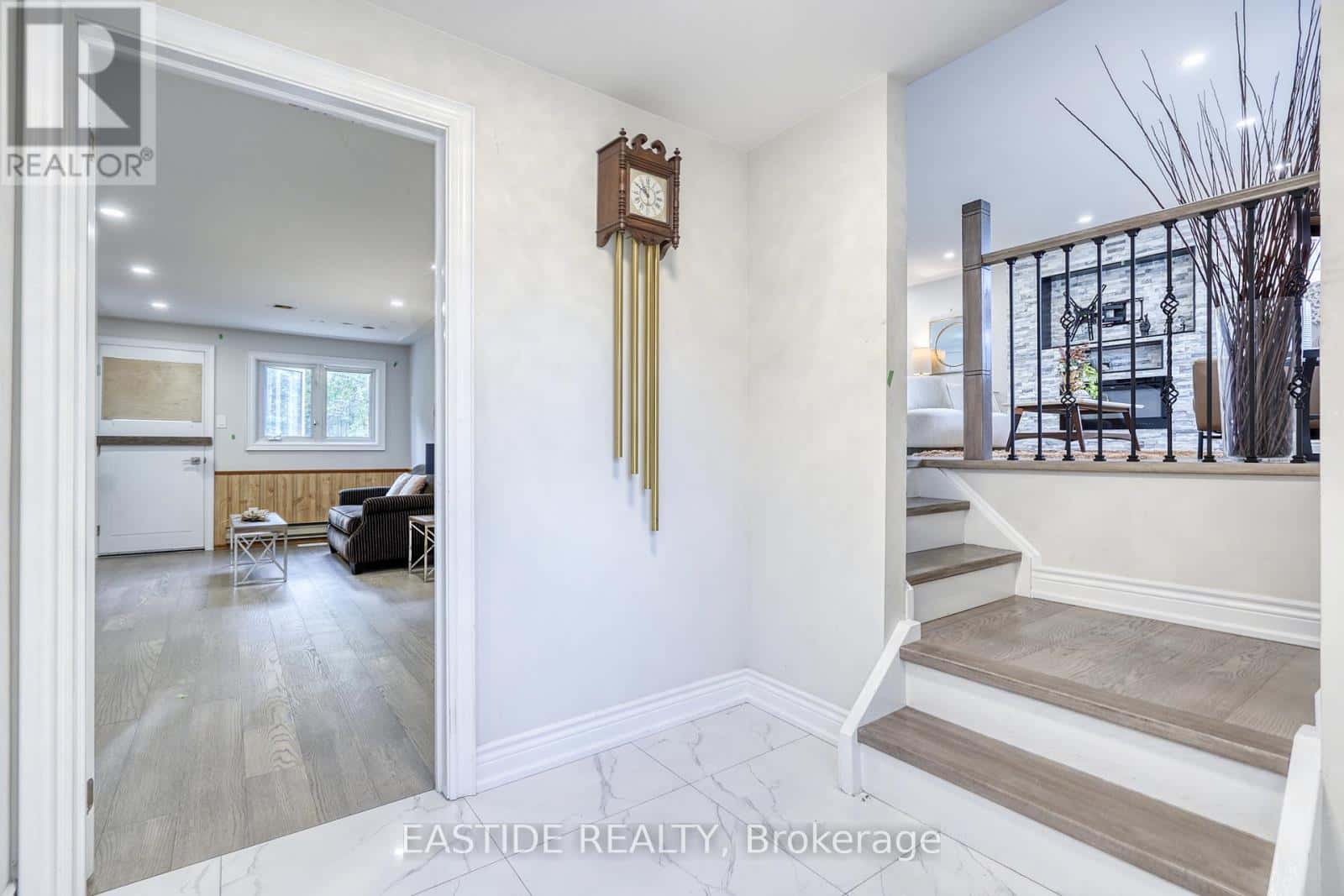 82 MILLER DRIVE — Barrie (Edgehill Drive), Ontario - Photo 2 of 31