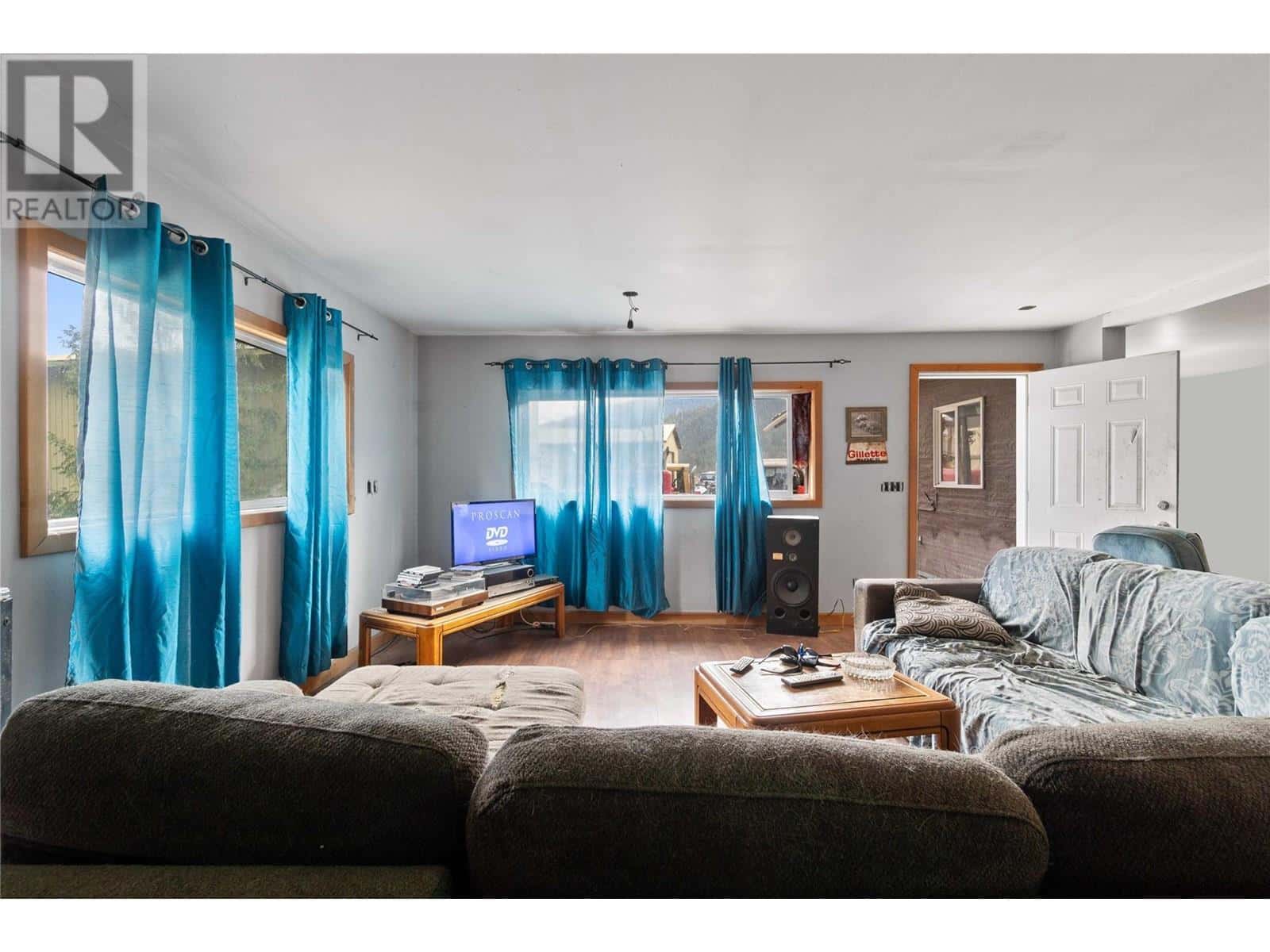 3354 Oxbow Frontage Road — Malakwa, British Columbia - Photo 4 of 51