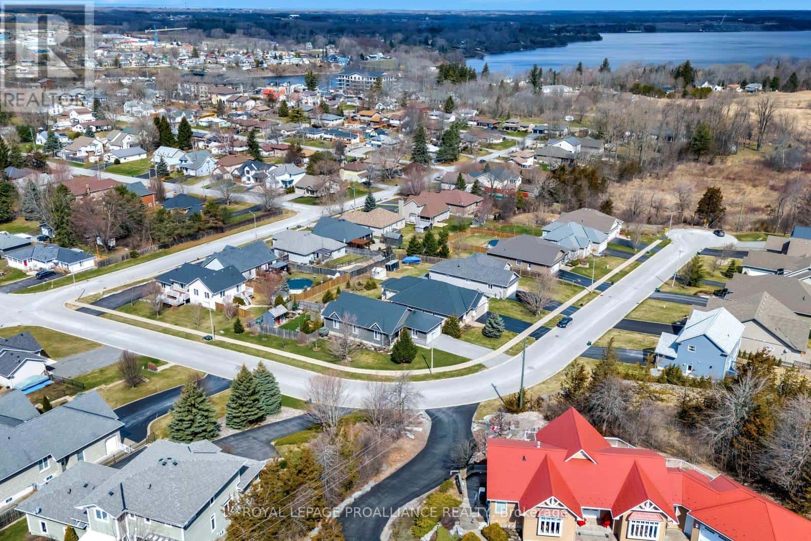 39 OWEN STREET — Prince Edward County (Hallowell Ward), Ontario - Photo 2 of 31