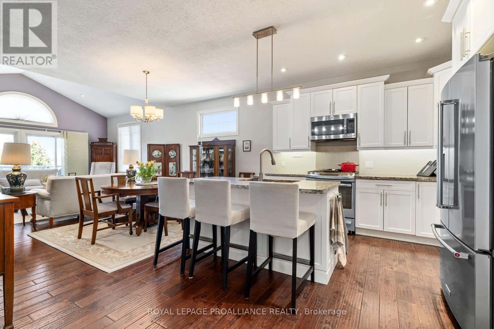 39 OWEN STREET — Prince Edward County (Hallowell Ward), Ontario - Photo 4 of 31