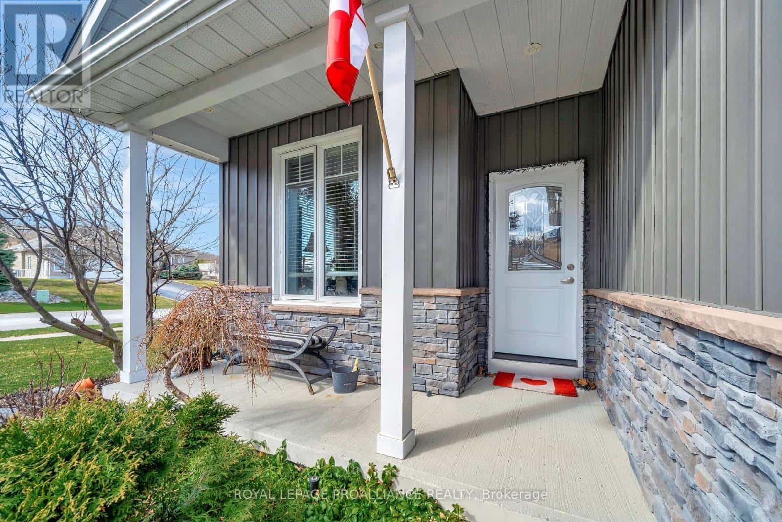 39 OWEN STREET — Prince Edward County (Hallowell Ward), Ontario - Photo 3 of 31