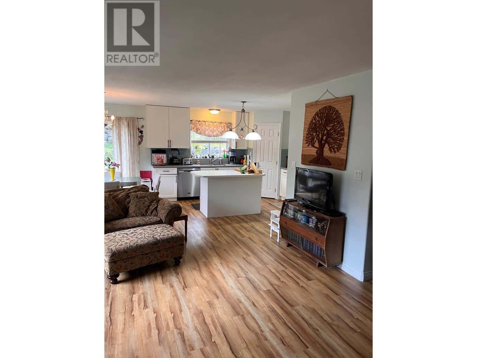 5589 MEDUSA PLACE — Sechelt, British Columbia - Photo 5 of 22