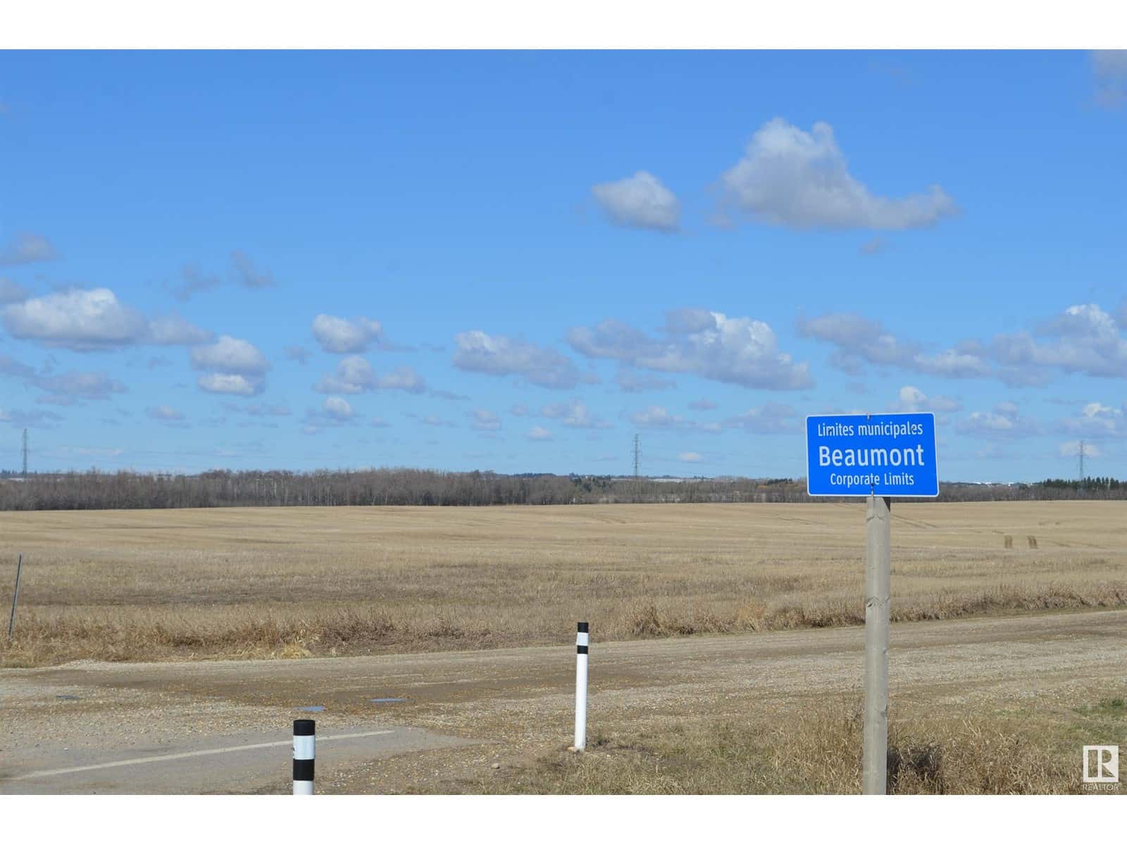 Hwy 625 & RR 244 — Rural Leduc County, Alberta - Photo 5 of 9