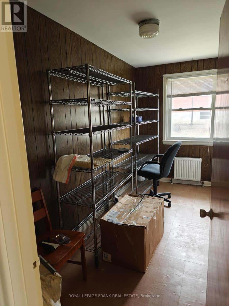 ROOM #4 - 374 CENTRAL PARK BOULEVARD S — Oshawa (Central), Ontario - Photo 3 of 17