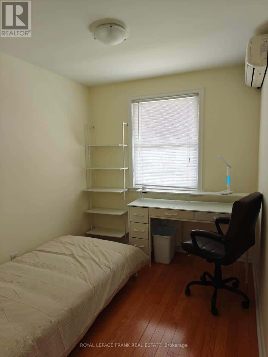 ROOM #4 - 374 CENTRAL PARK BOULEVARD S — Oshawa (Central), Ontario - Photo 4 of 17