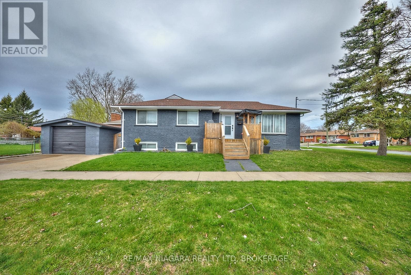 6933 HAGAR AVENUE — Niagara Falls (Arad/Fallsview), Ontario - Main photo