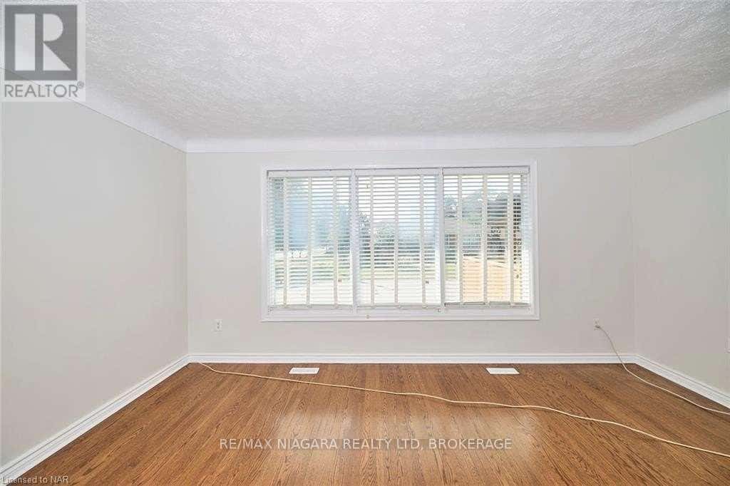 6933 HAGAR AVENUE — Niagara Falls (Arad/Fallsview), Ontario - Photo 5 of 26