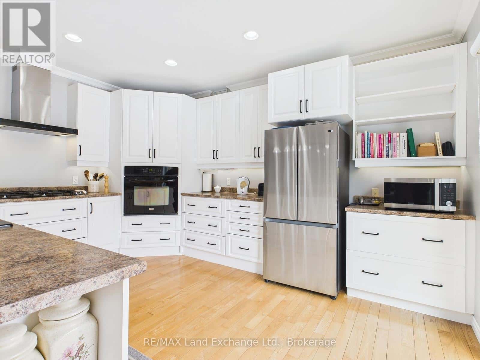 282 HURON ROAD — Huron-Kinloss, Ontario - Photo 2 of 22