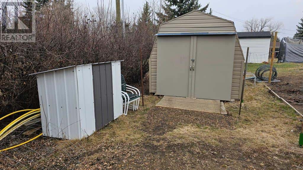 5406 50 Street — Castor, Alberta - Photo 3 of 5