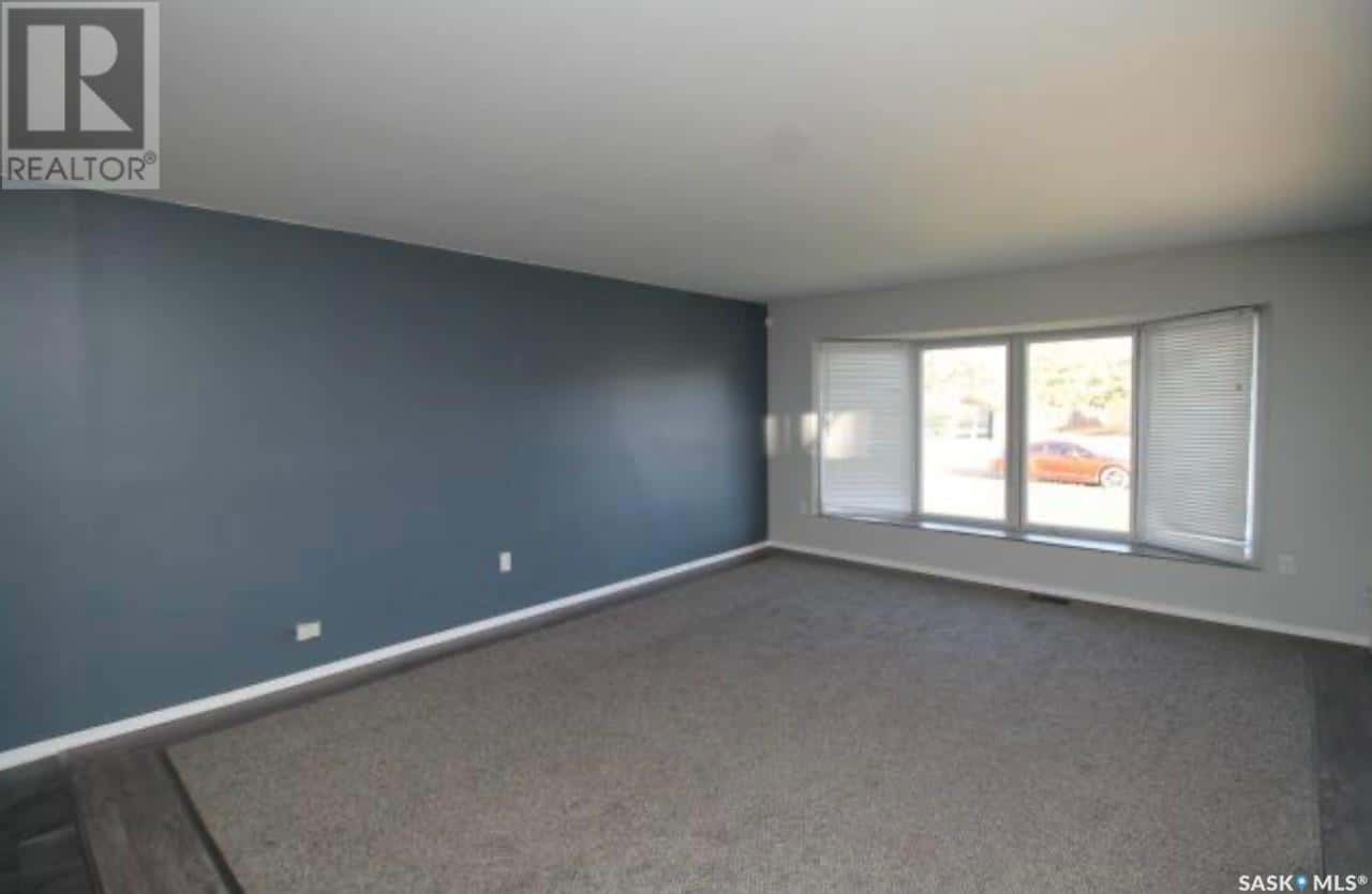 351 30th STREET — Battleford, Saskatchewan - Photo 5 of 13