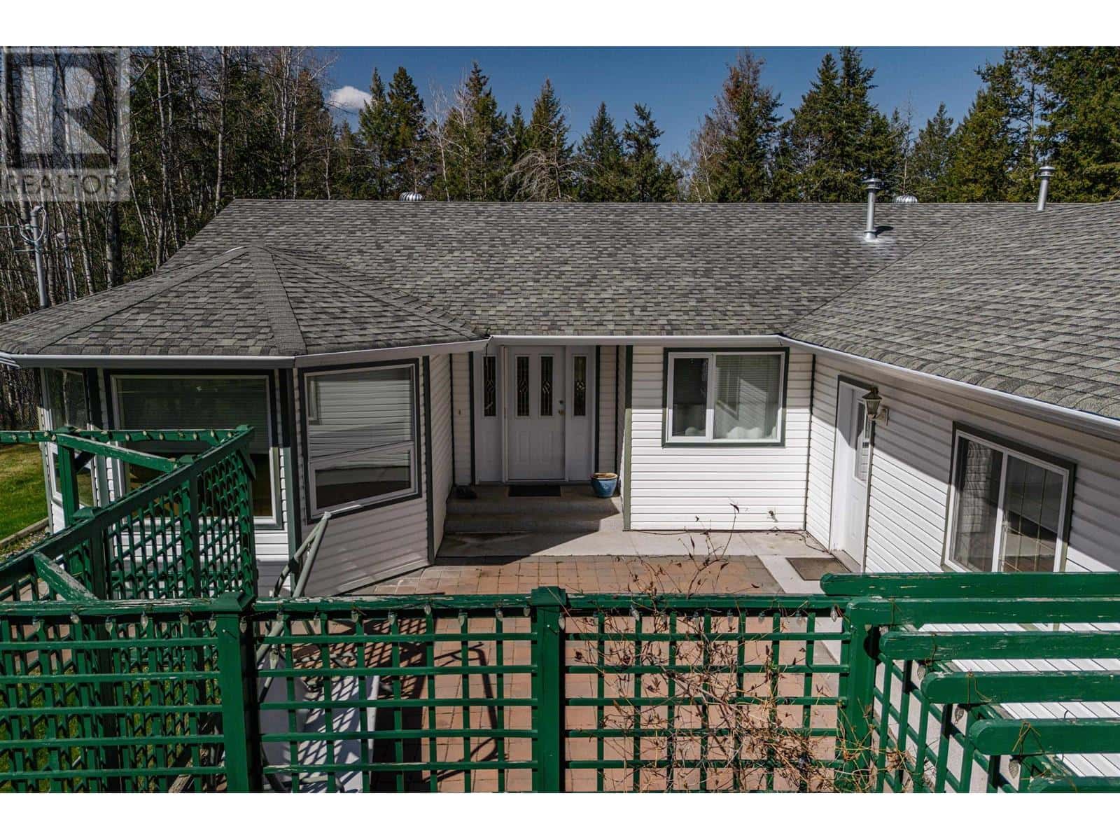 5377 KALLUM DRIVE — 108 Mile Ranch, British Columbia - Photo 5 of 37