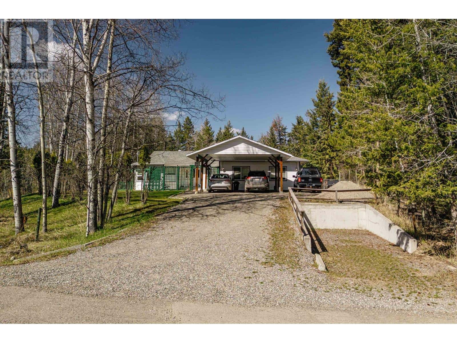 5377 KALLUM DRIVE — 108 Mile Ranch, British Columbia - Photo 2 of 37