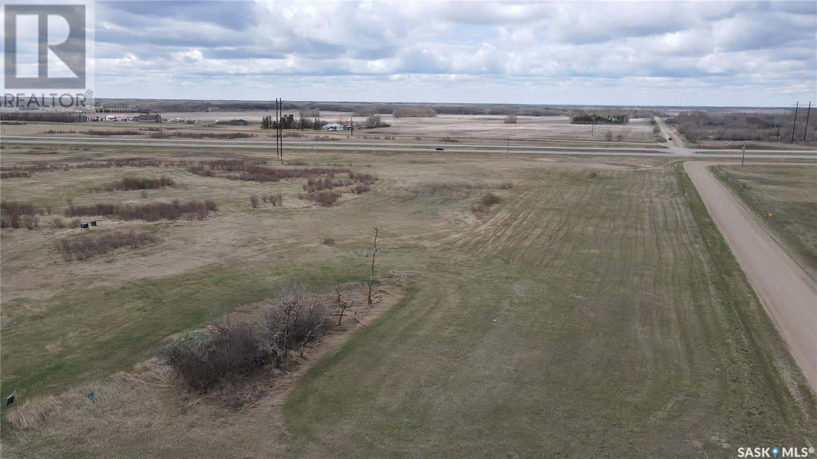 1 South Country LANE — Dundurn Rm No. 314, Saskatchewan - Photo 2 of 9