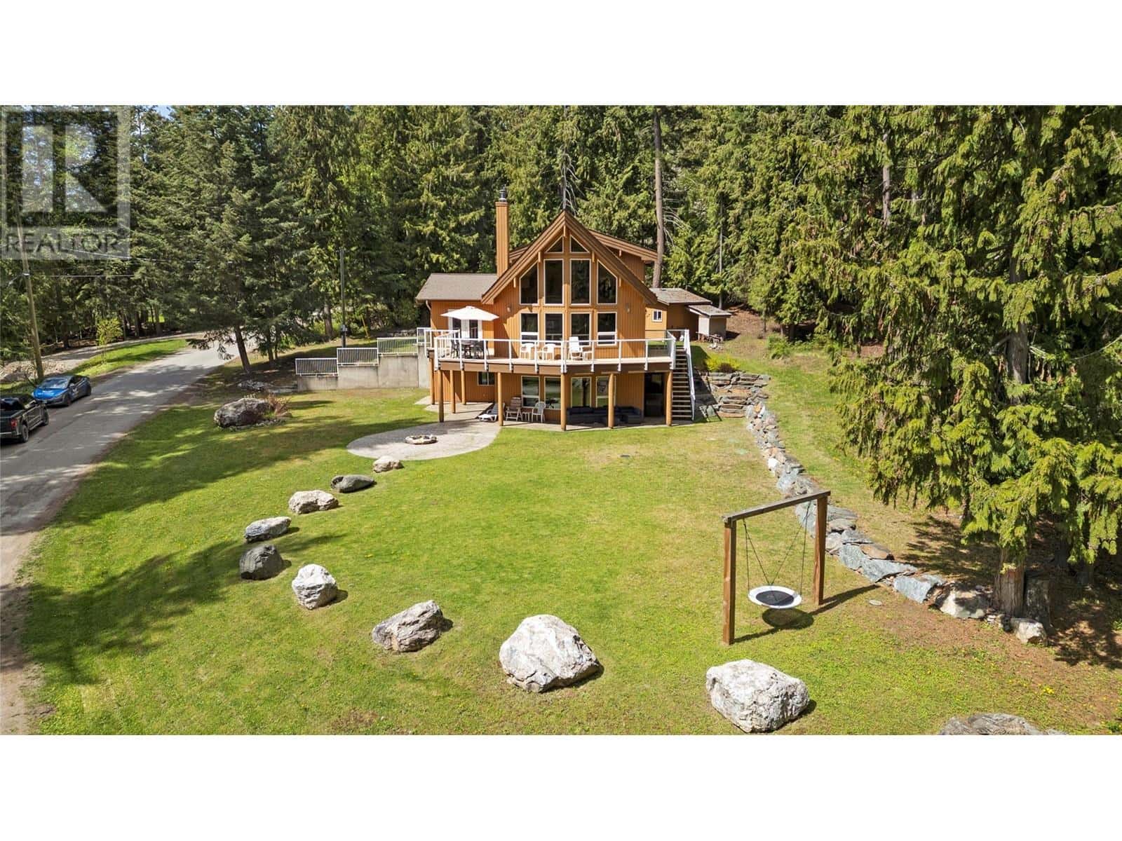 7889 Gardiner Road — Anglemont, British Columbia - Photo 3 of 54