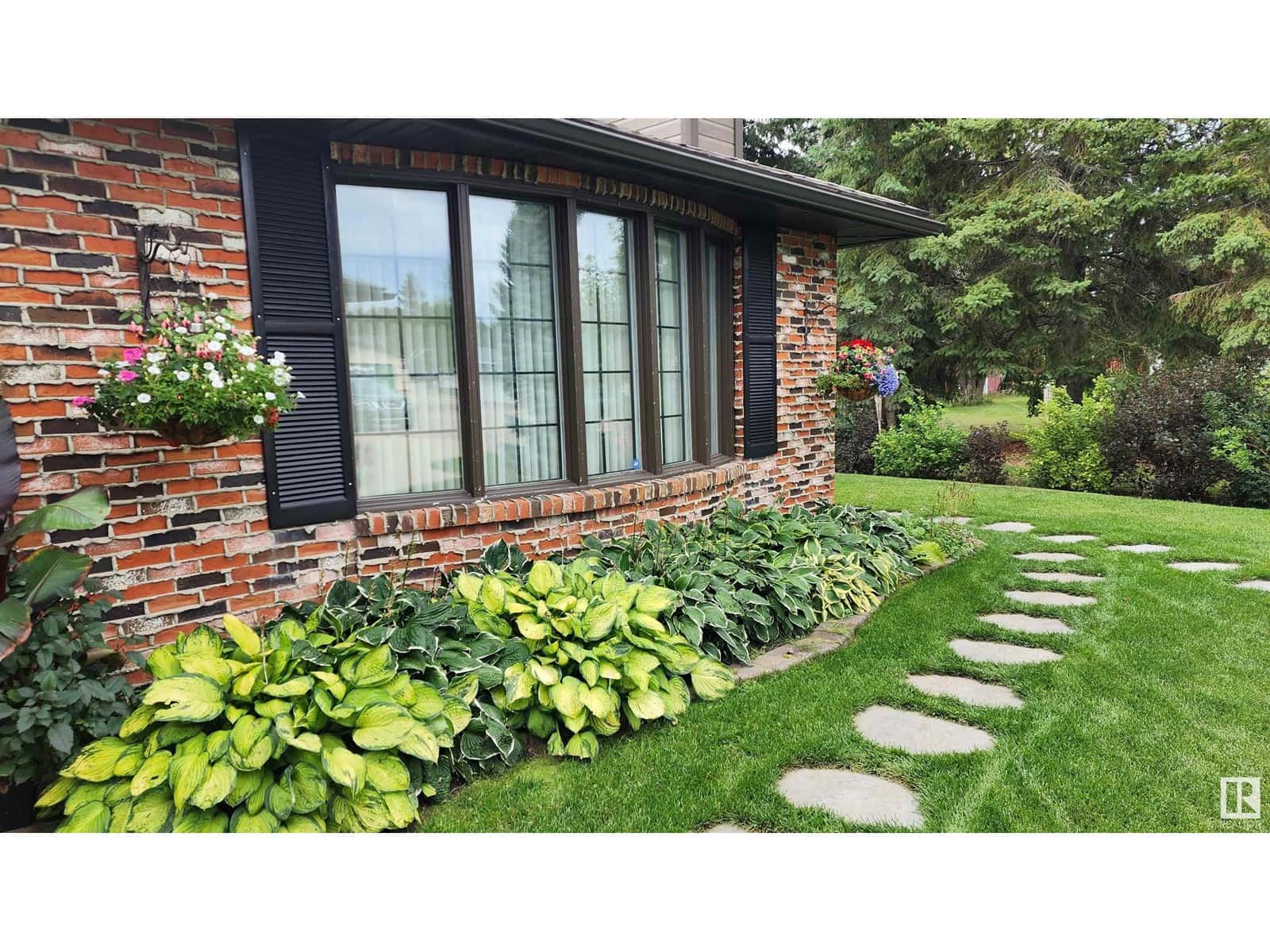 5307 Ravine DR — Elk Point, Alberta - Photo 4 of 68