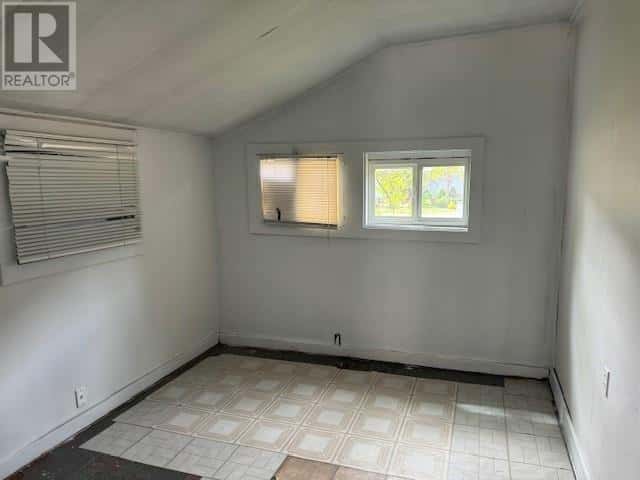 693 NINTH Avenue — Midway, British Columbia - Photo 3 of 6