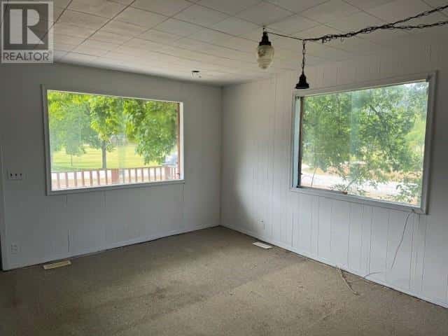 693 NINTH Avenue — Midway, British Columbia - Photo 5 of 6