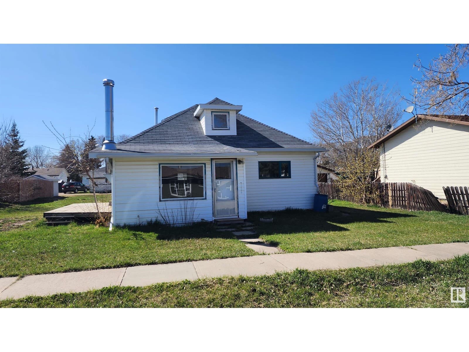 5012 51 ST — Mannville, Alberta - Main photo