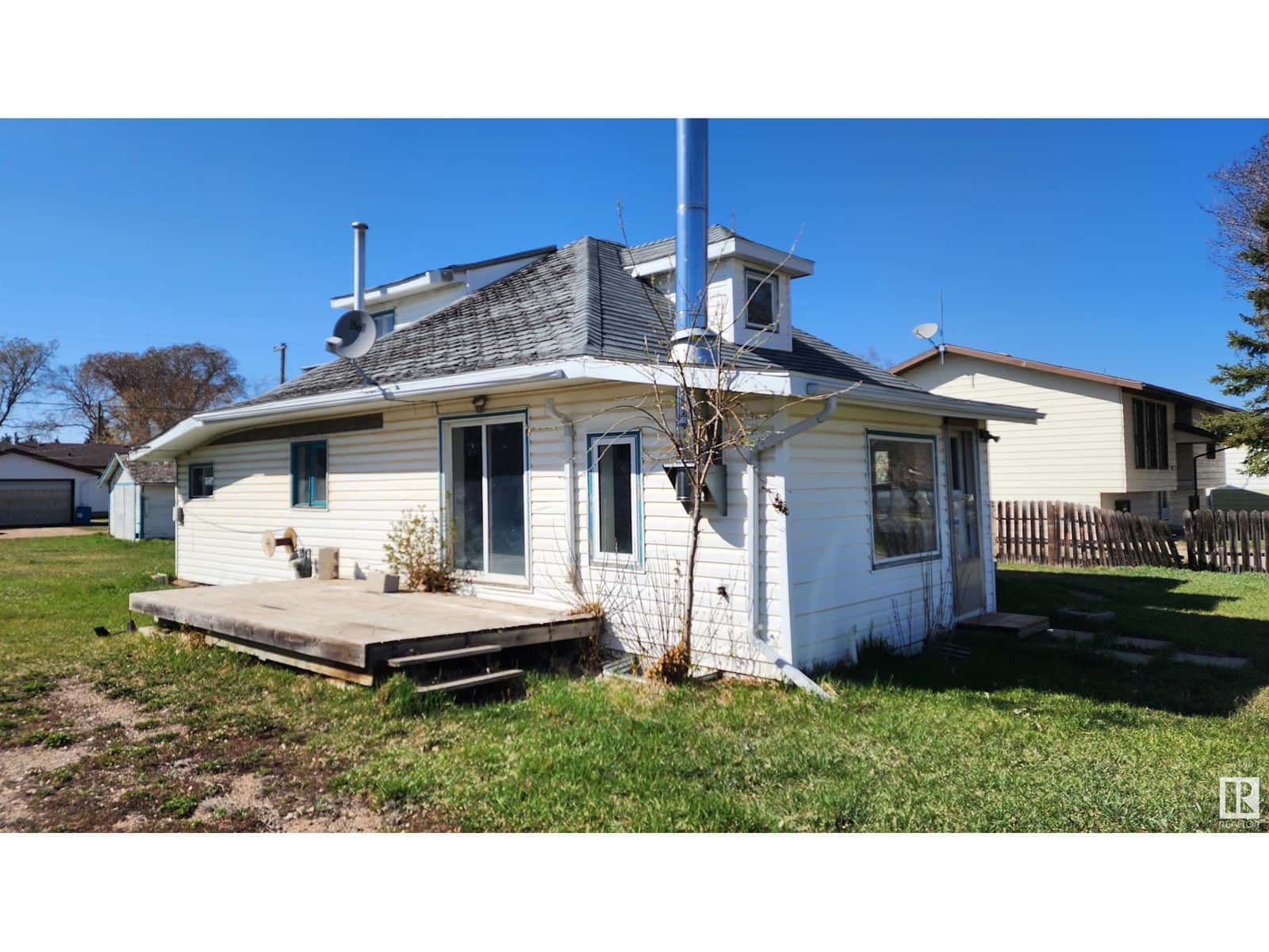 5012 51 ST — Mannville, Alberta - Photo 3 of 29