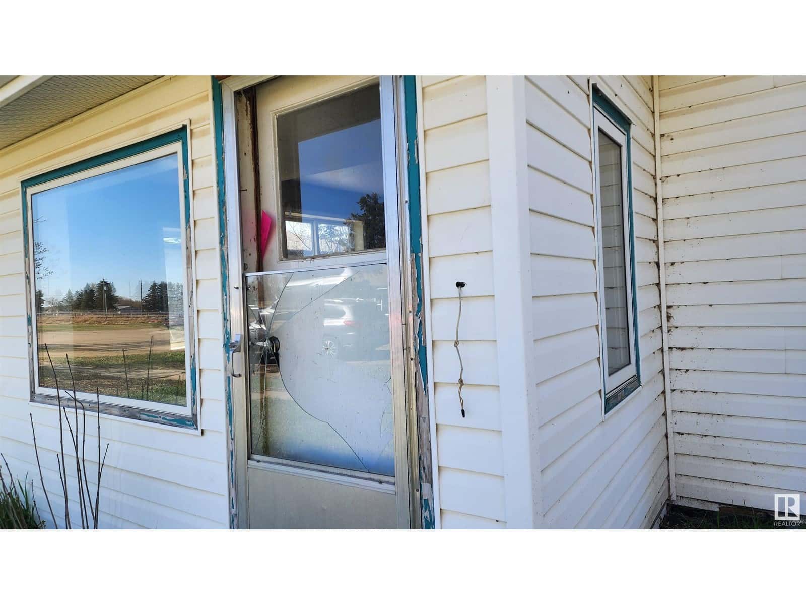 5012 51 ST — Mannville, Alberta - Photo 4 of 29