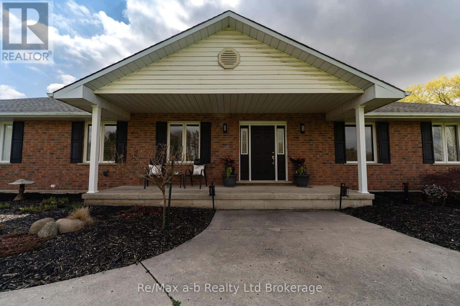 10884 PLANK ROAD — Bayham, Ontario - Photo 2 of 41