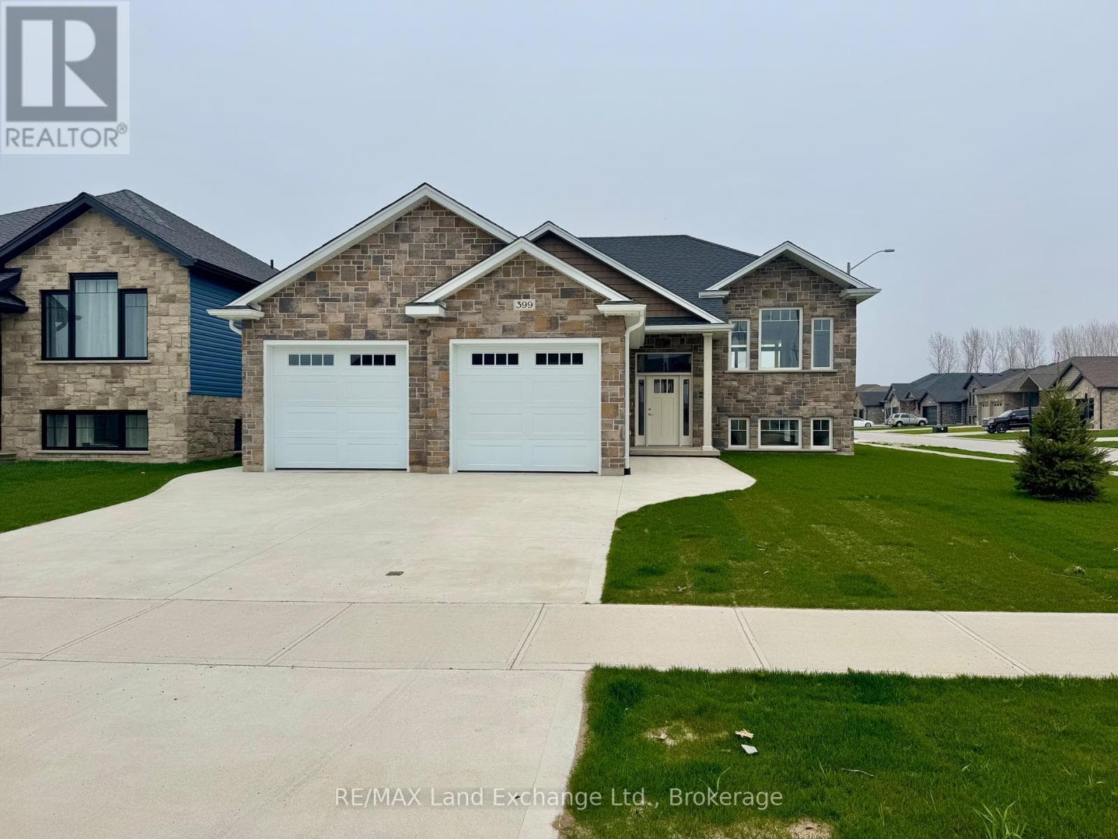 399 AMANDA'S WAY — Saugeen Shores, Ontario - Main photo