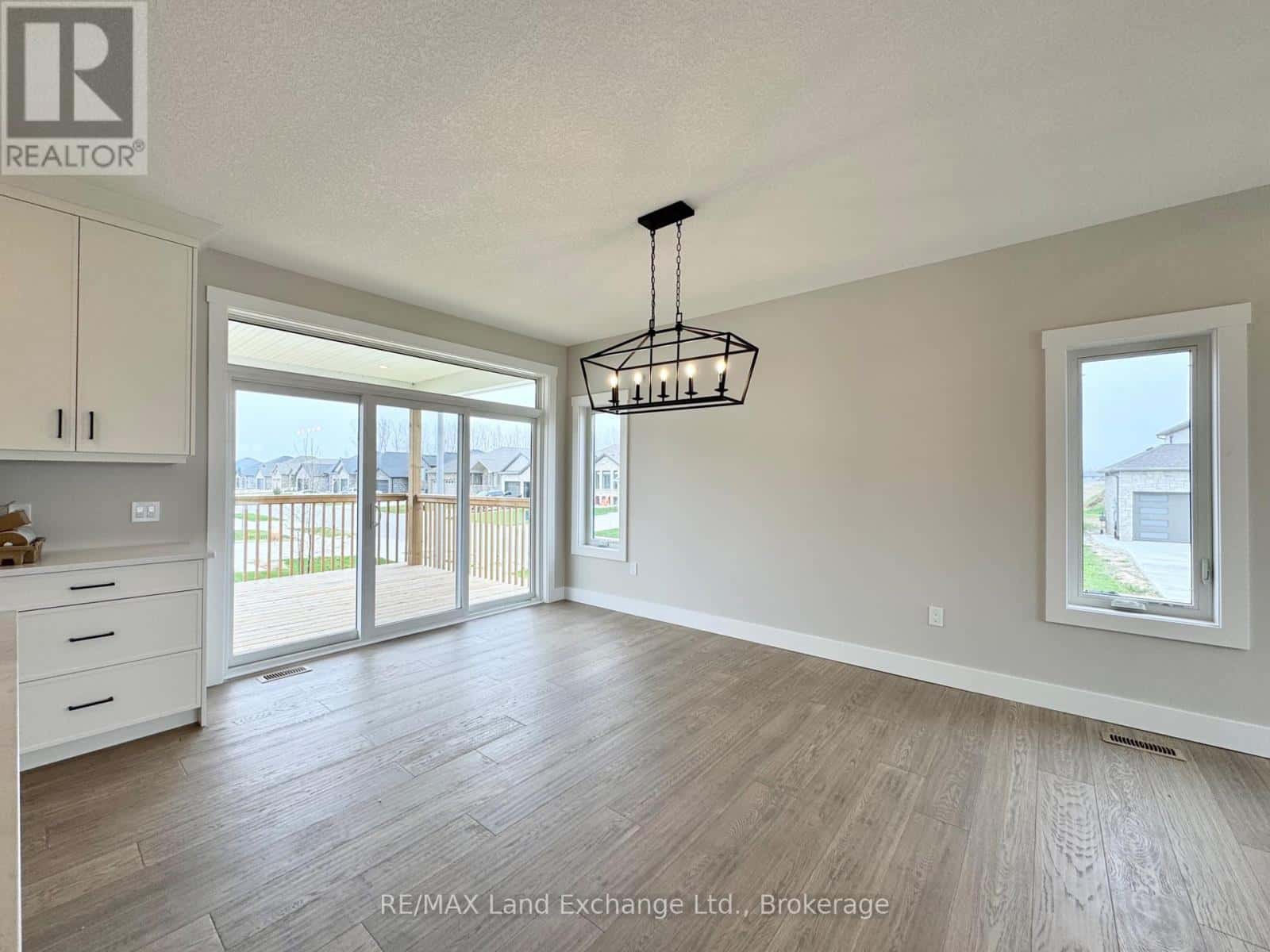 399 AMANDA'S WAY — Saugeen Shores, Ontario - Photo 3 of 22