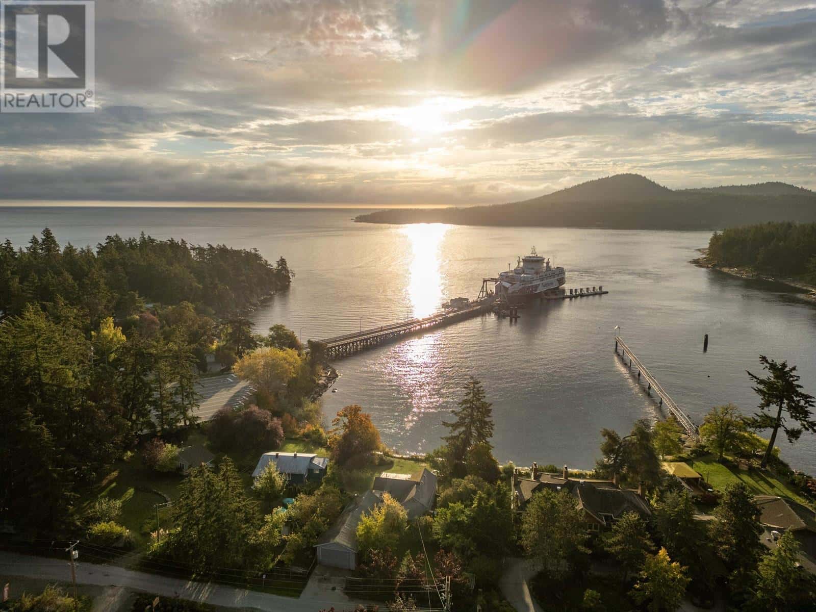 105 MADRONA ROAD — Galiano Island, British Columbia - Photo 4 of 31