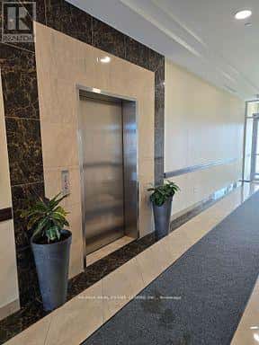 Mississauga (Gateway), Ontario — Mississauga (Gateway), Ontario - Photo 3 of 13