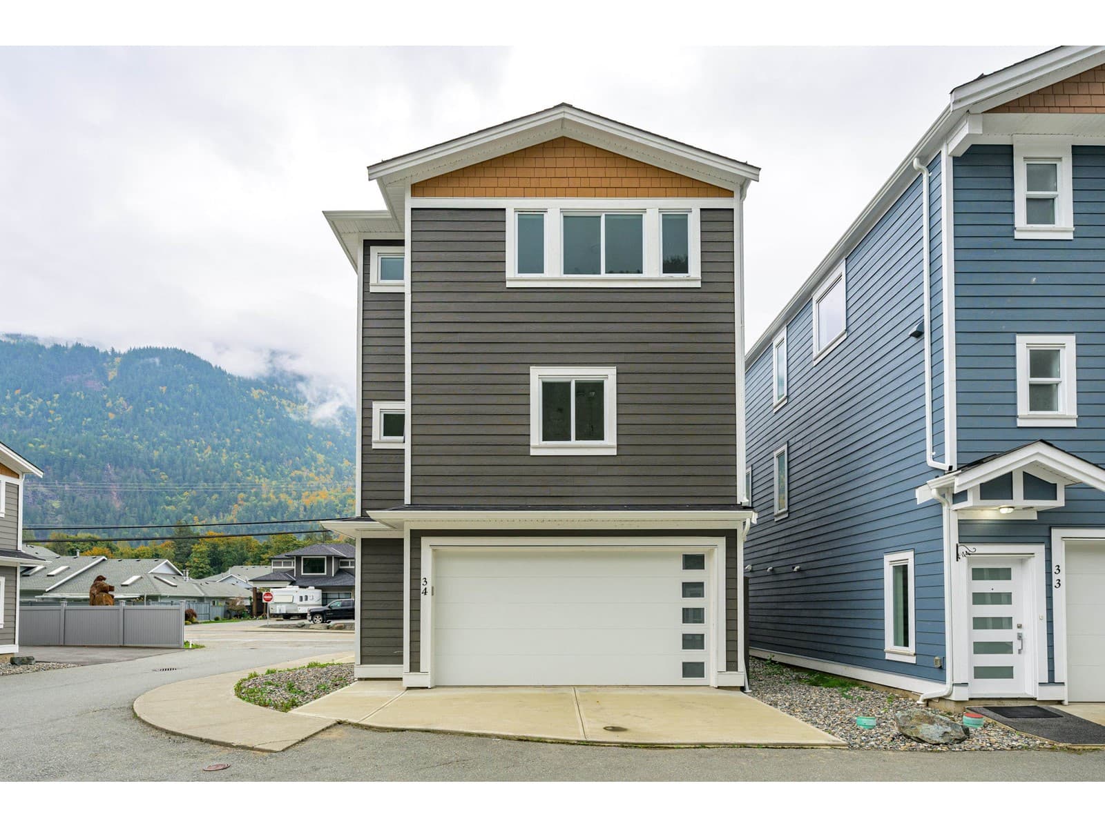 34 750 HOT SPRINGS ROAD STREET, Harrison Hot Springs — Harrison Hot Springs, British Columbia - Main photo