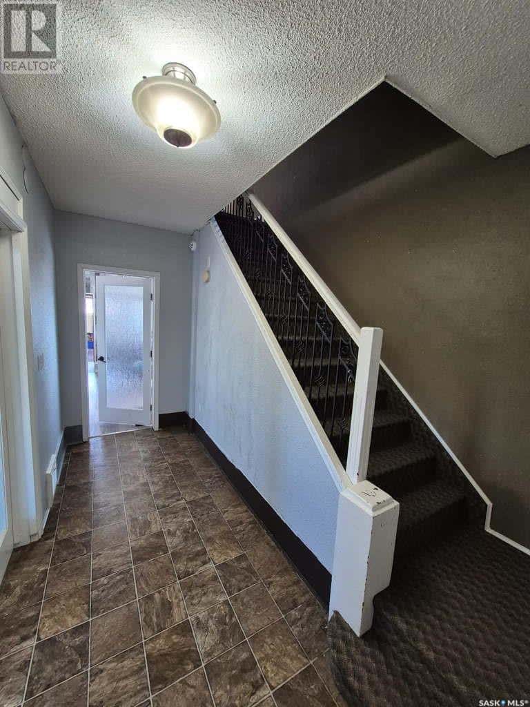 114 2ND AVENUE W — Biggar, Saskatchewan - Photo 4 of 31