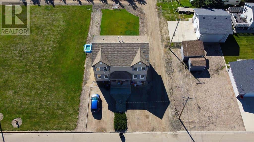 301 1st SE — Falher, Alberta - Photo 2 of 12