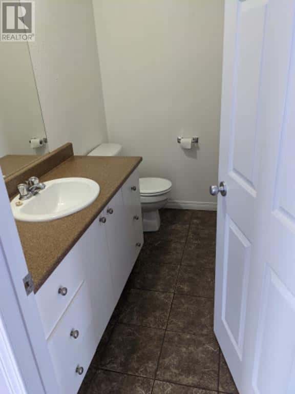 301 1st SE — Falher, Alberta - Photo 5 of 12