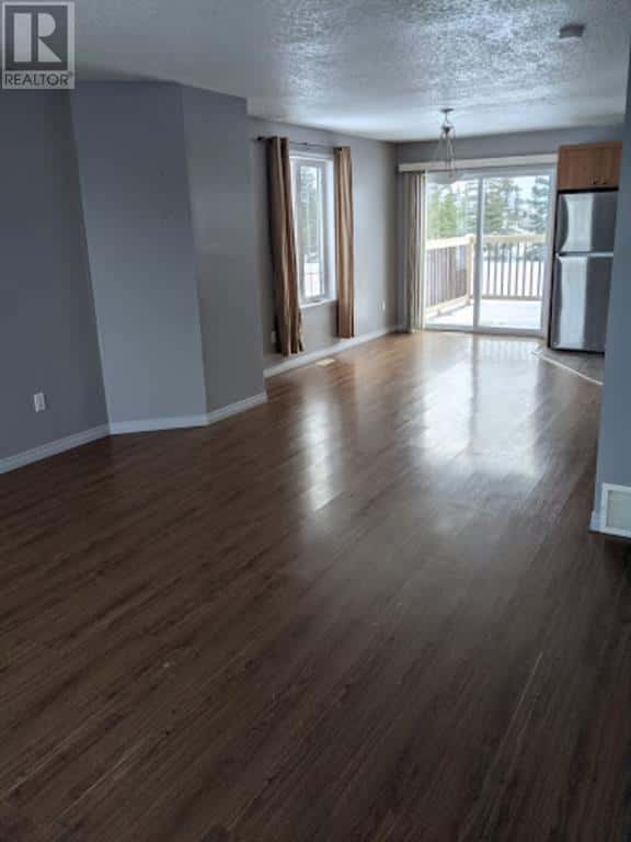 301 1st SE — Falher, Alberta - Photo 4 of 12