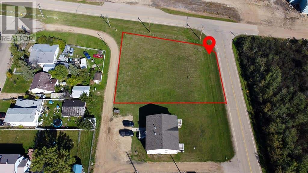 5 4th Street SE — Falher, Alberta - Photo 2 of 5