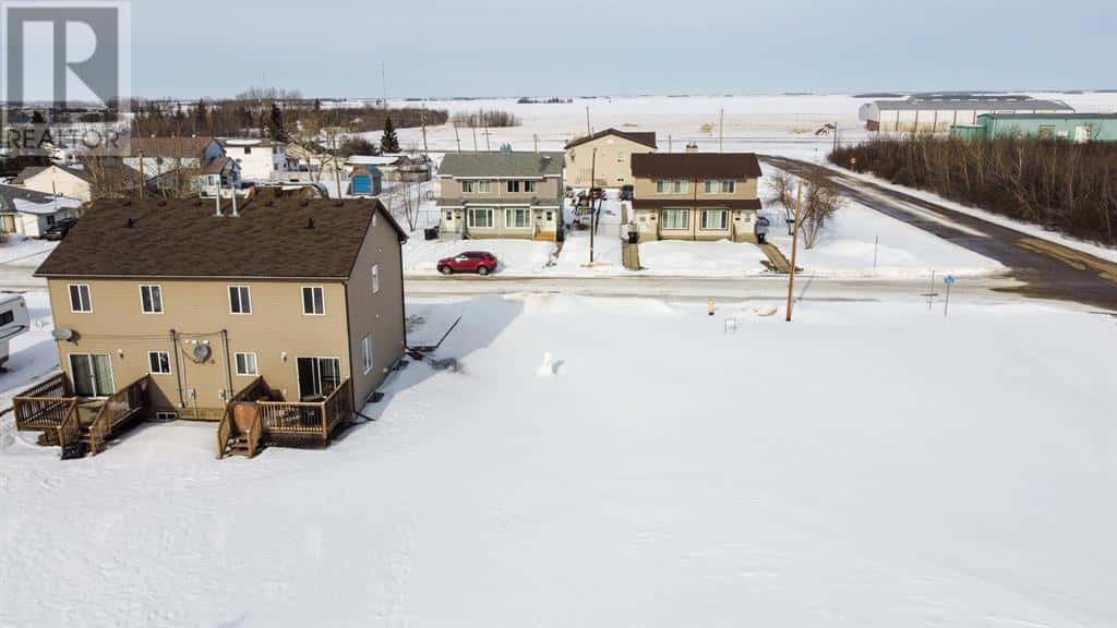 305 1st SE — Falher, Alberta - Photo 5 of 5