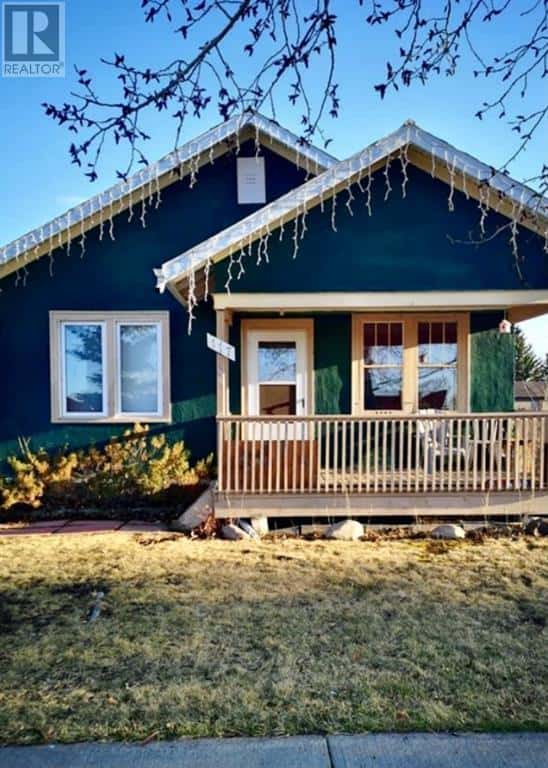 117 1st Ave SE — Falher, Alberta - Photo 2 of 14