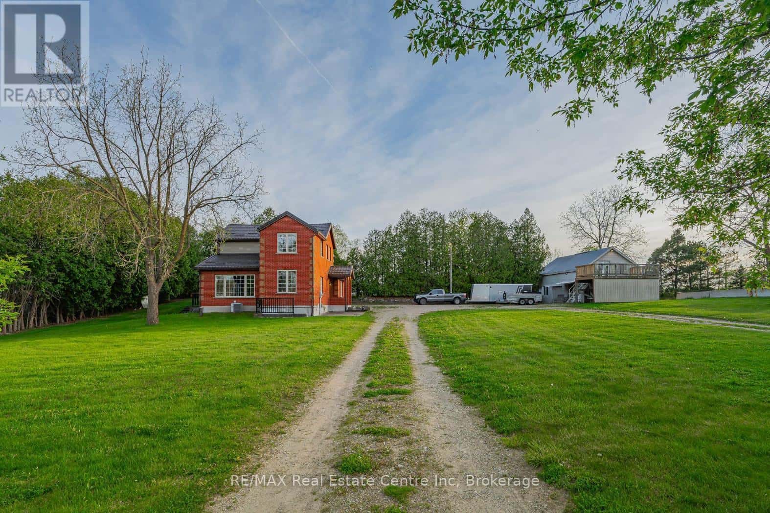 4 BROCK ROAD N — Puslinch (Aberfoyle), Ontario - Photo 2 of 29