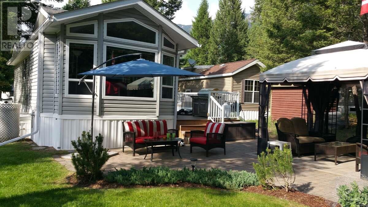 4889 LYNX Crescent — Radium Hot Springs, British Columbia - Main photo