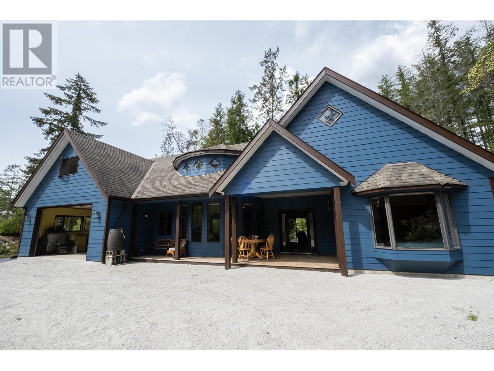11832 SUNSHINE COAST HIGHWAY — Pender Harbour, British Columbia - Main photo